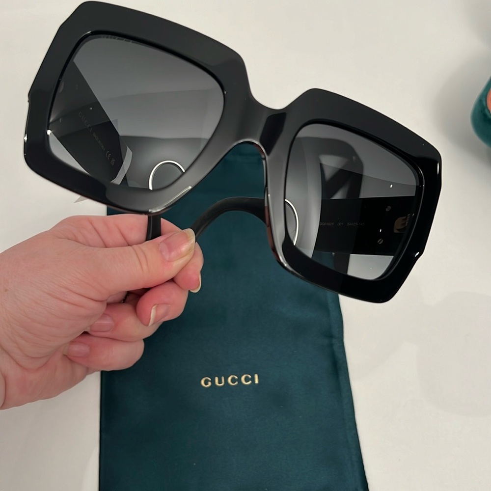 Gucci Black Oversized Square Sunglasses - Picture 2 of 12